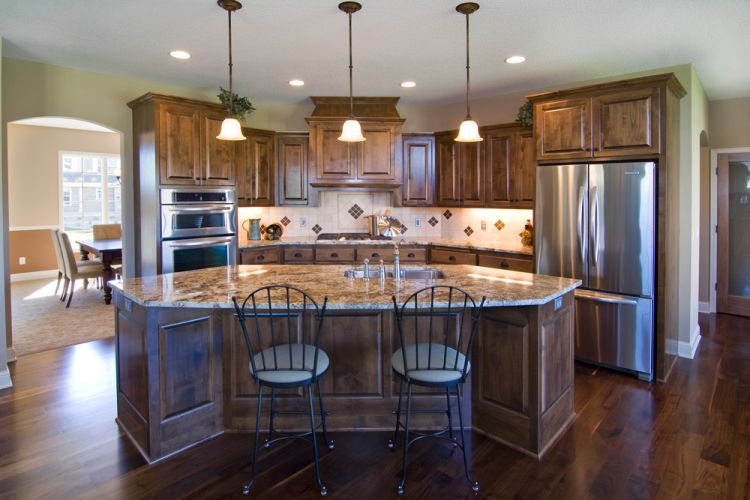 17700 63rd Avenue North Kitchen Bar