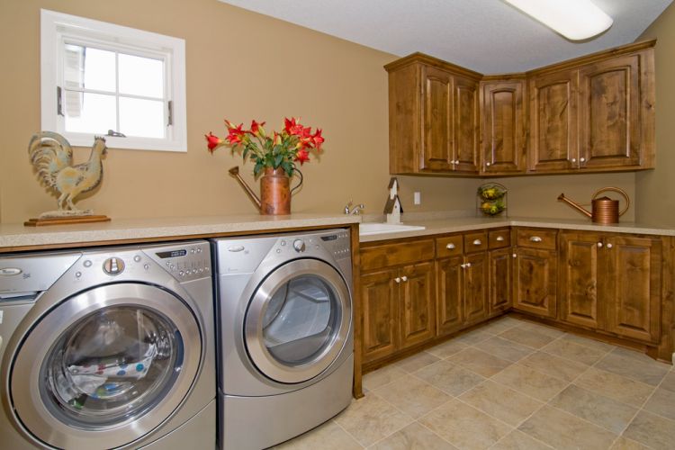 6383 Merrimac Kitchen Laundry