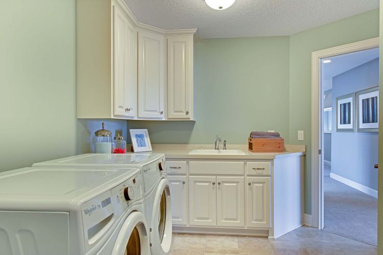 5425 Laundry Room Creek Hill Custom
