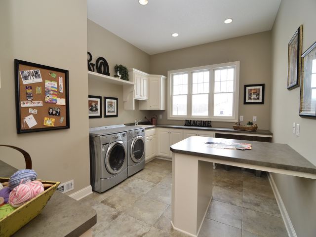 MLS15520 55th laundry