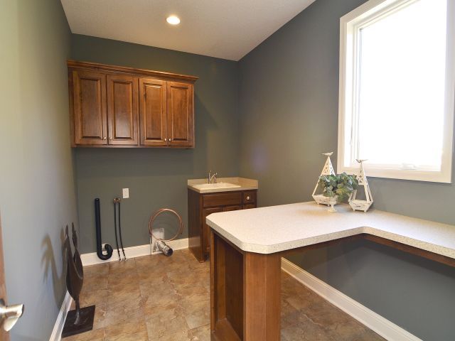 MLS17565 64th Laundry