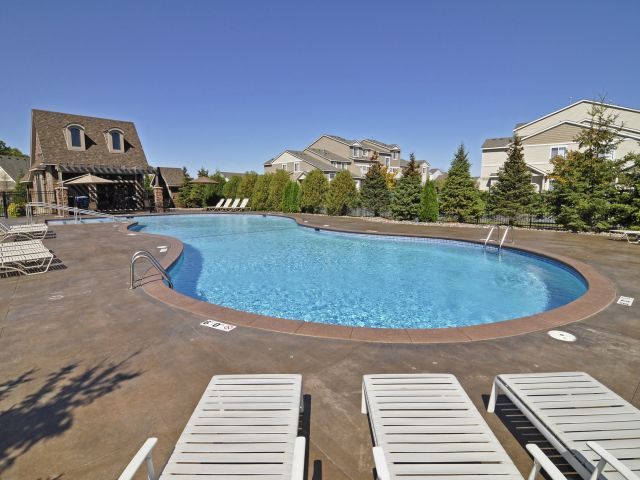 MLS17565 64th pool