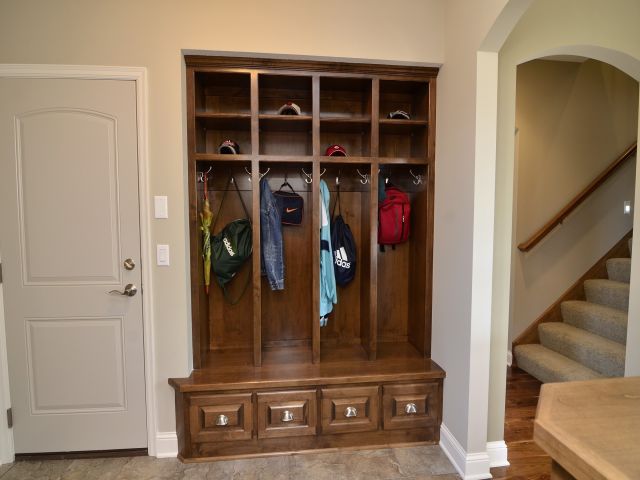 MLS17585 64th lockers