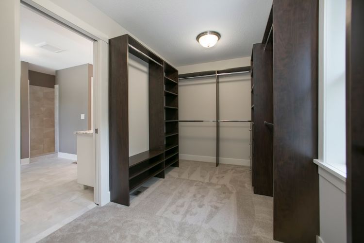 3749 Landings Dr Closet