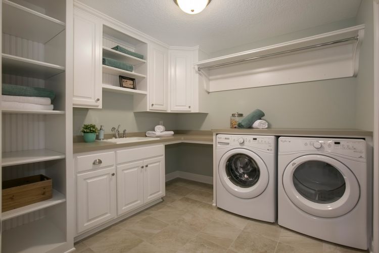 5520 Comstock Laundry