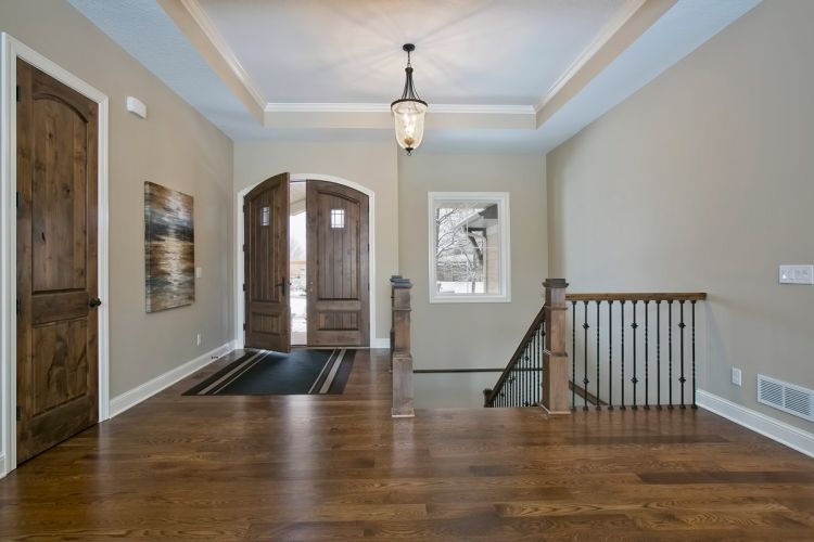 6412 Landings Foyer
