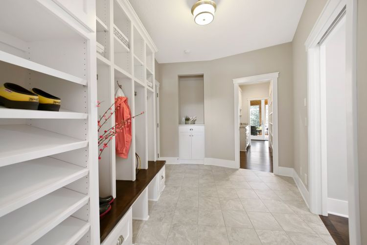 6429 Landings Ct Mud room